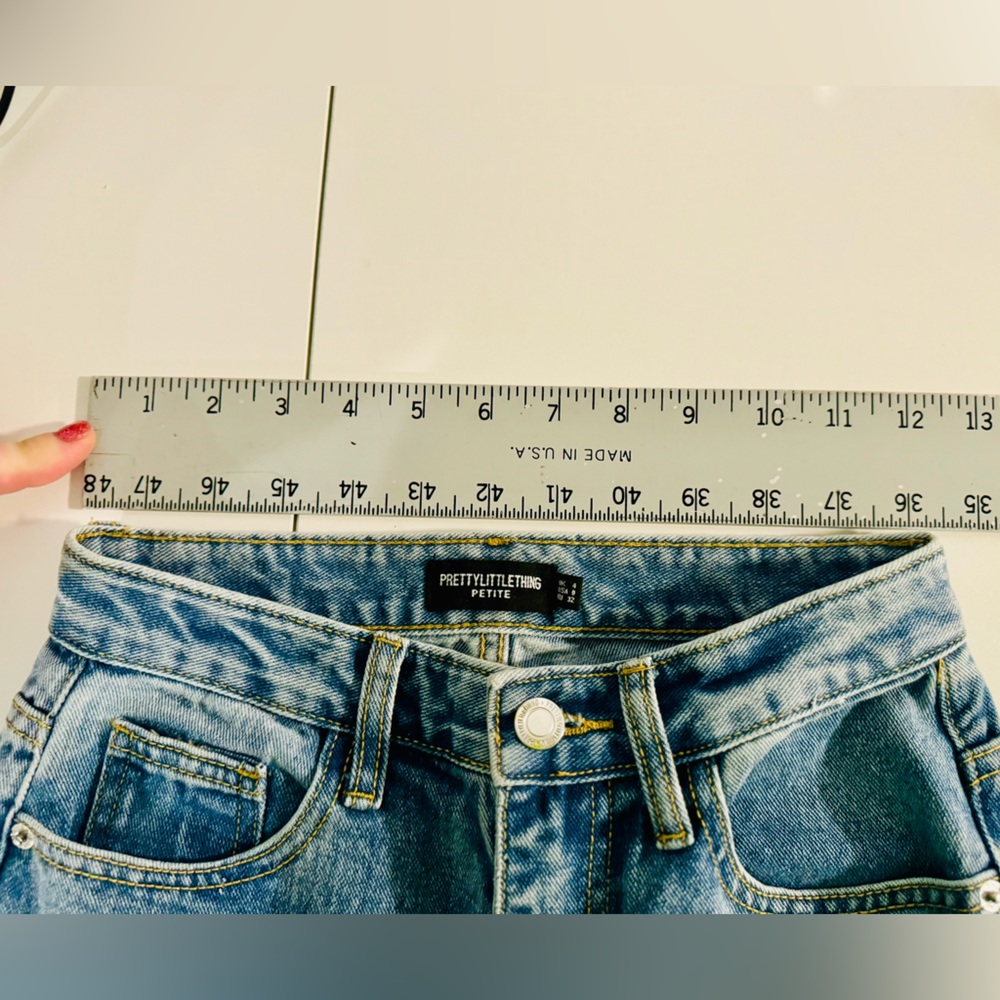 PrettyLittleThing Jeans Relaxed Fit High Rise Straight Leg Denim Light Wash SZ 4 - Picture 10 of 15